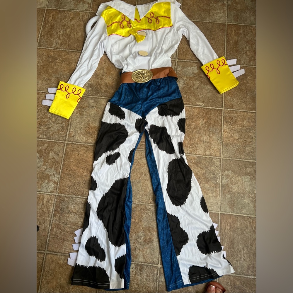 Jessie Toy Story women’s Costume with Yellow and Blue Accents - Picture 4 of 5